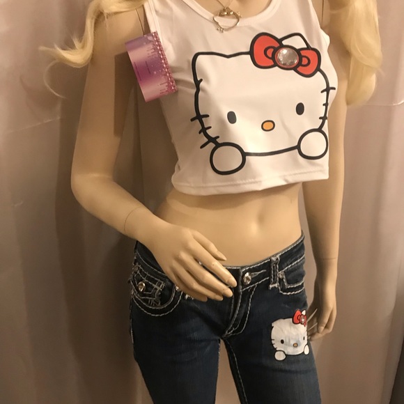 Adorable 🍭vintage capris and crop top with hello kitty details 💖 - Picture 3 of 12